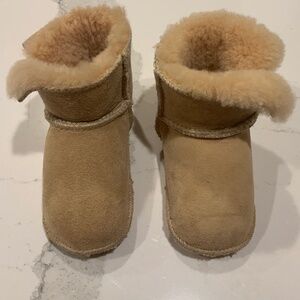 UGG Infant Size 4/5 (Medium 12-18 M ) Boots Booties Shearling